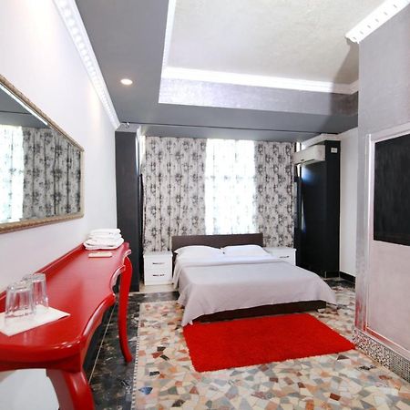 Hotel Eagle Tirana Buitenkant foto
