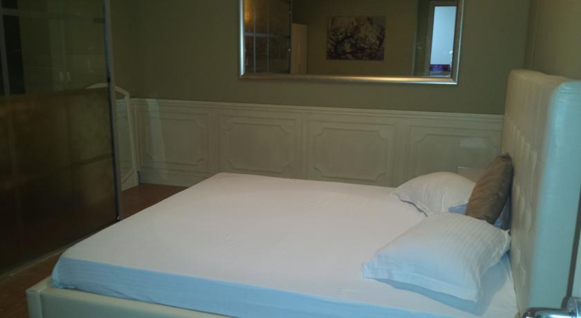Hotel Eagle Tirana Buitenkant foto