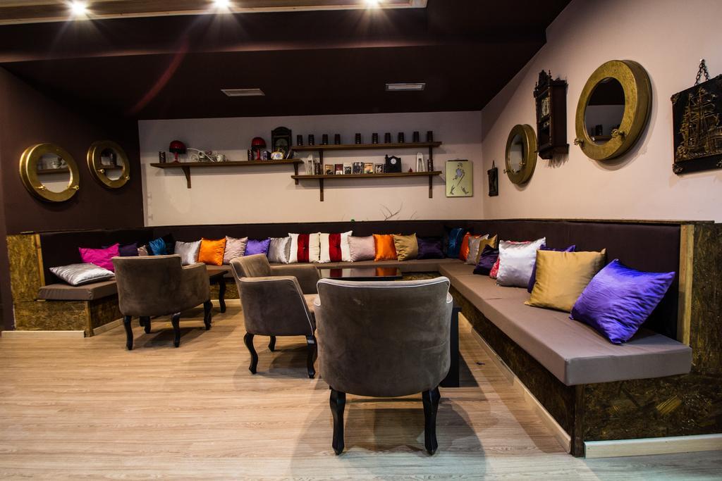Hotel Eagle Tirana Buitenkant foto