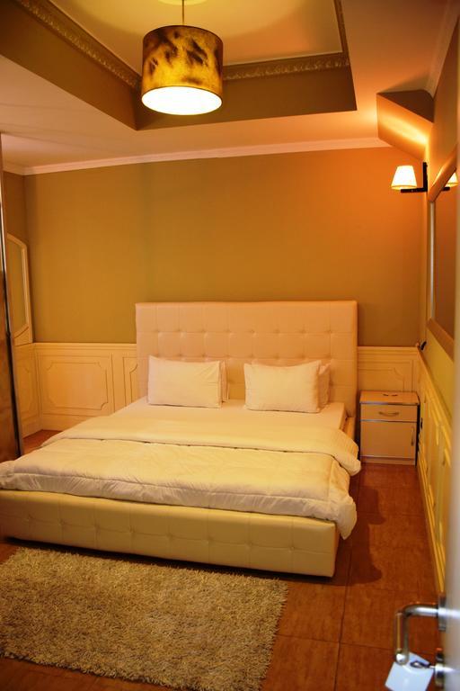 Hotel Eagle Tirana Buitenkant foto