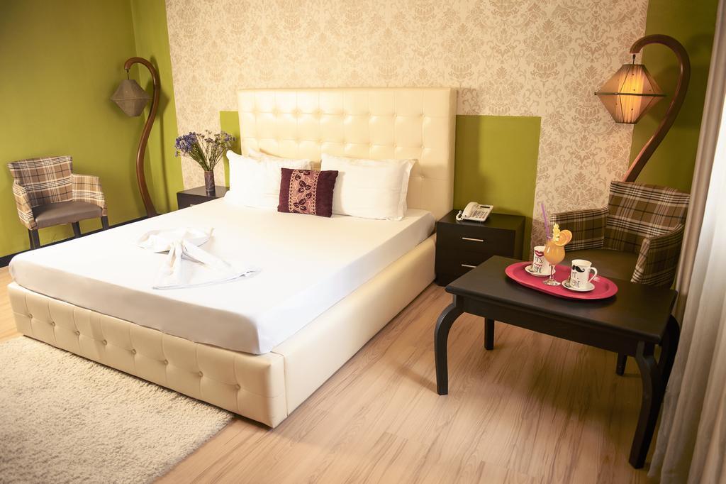 Hotel Eagle Tirana Buitenkant foto