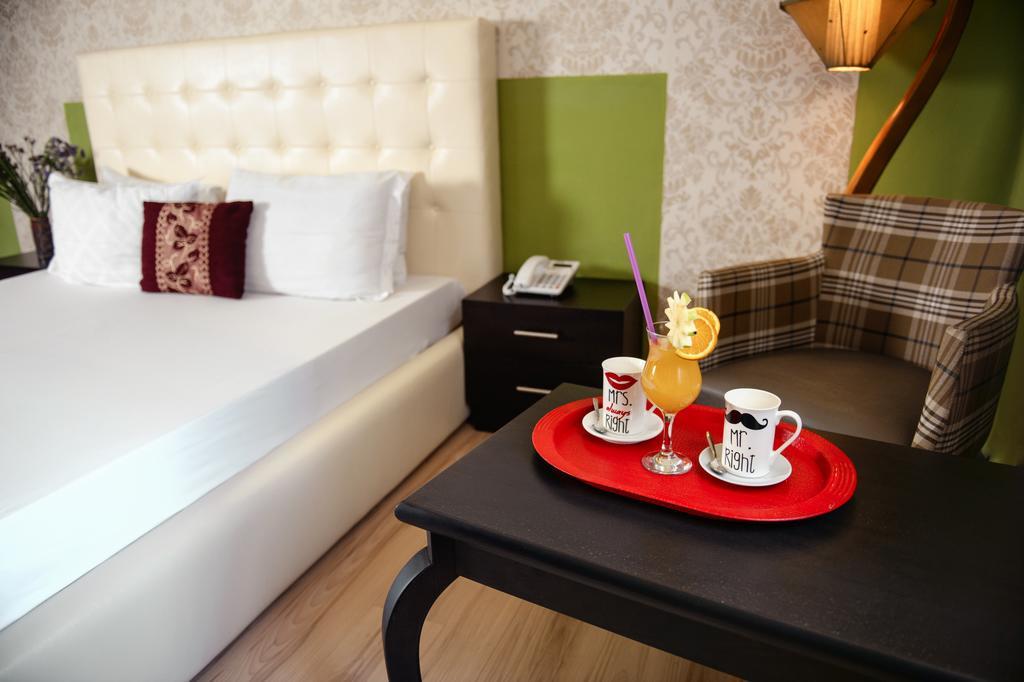 Hotel Eagle Tirana Buitenkant foto