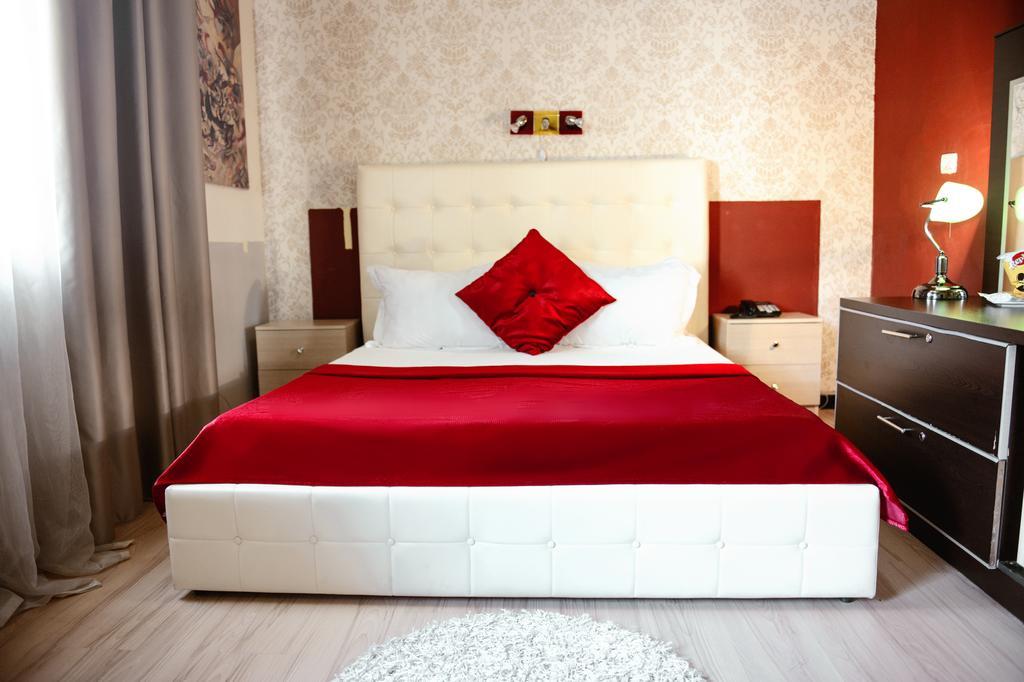 Hotel Eagle Tirana Buitenkant foto