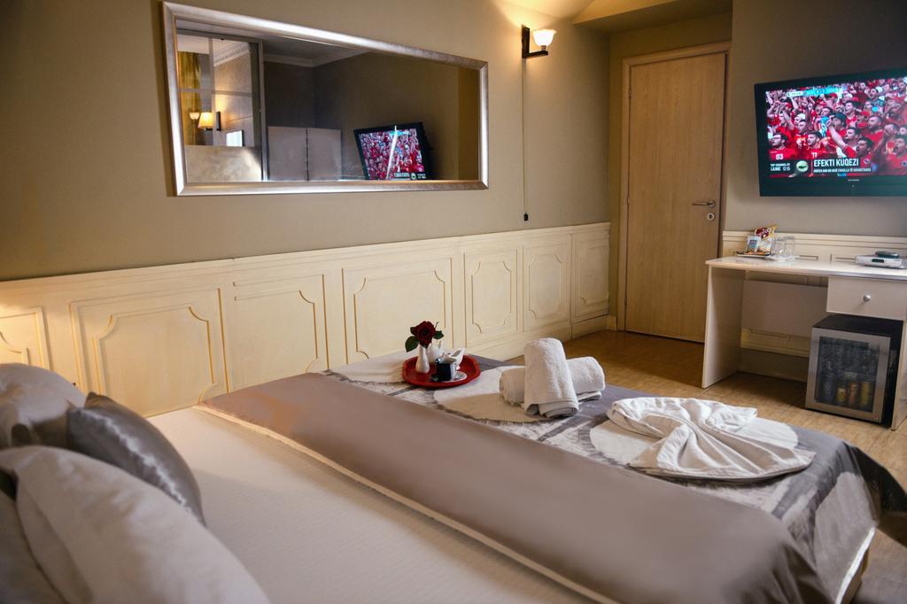 Hotel Eagle Tirana Buitenkant foto