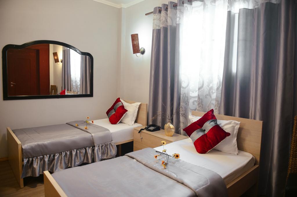 Hotel Eagle Tirana Buitenkant foto