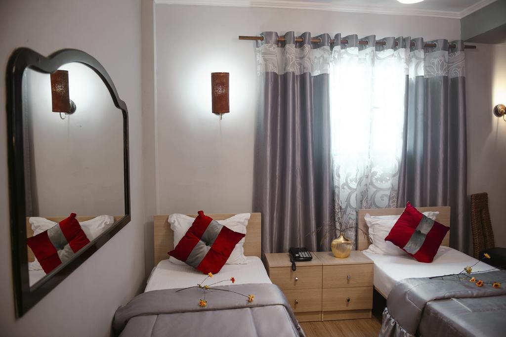 Hotel Eagle Tirana Buitenkant foto