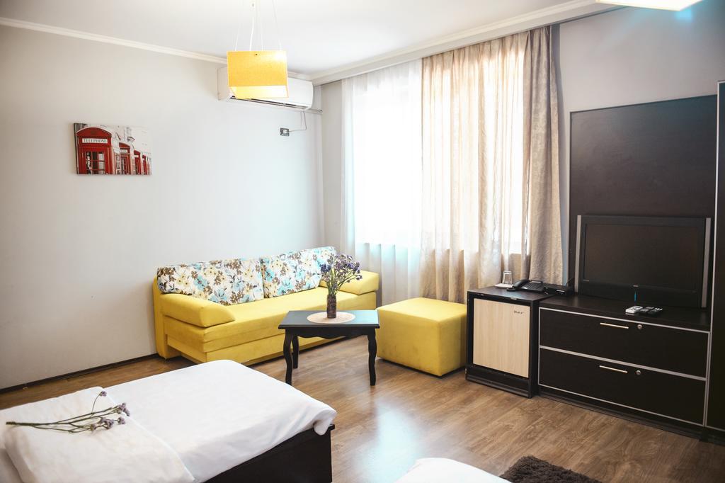 Hotel Eagle Tirana Buitenkant foto