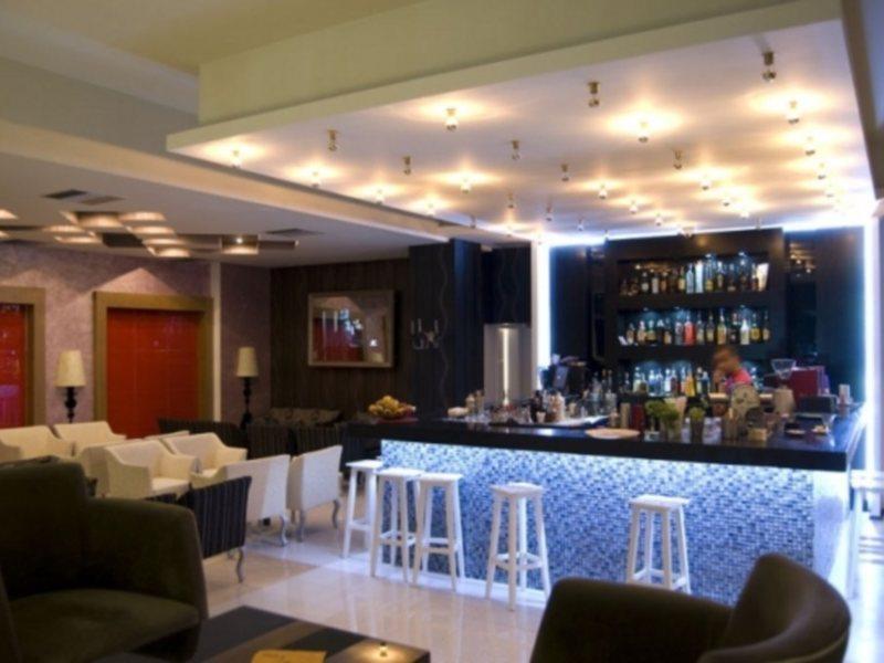 Hotel Eagle Tirana Buitenkant foto