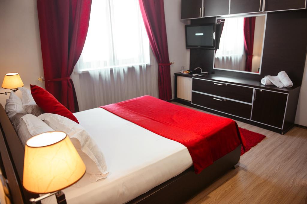 Hotel Eagle Tirana Buitenkant foto