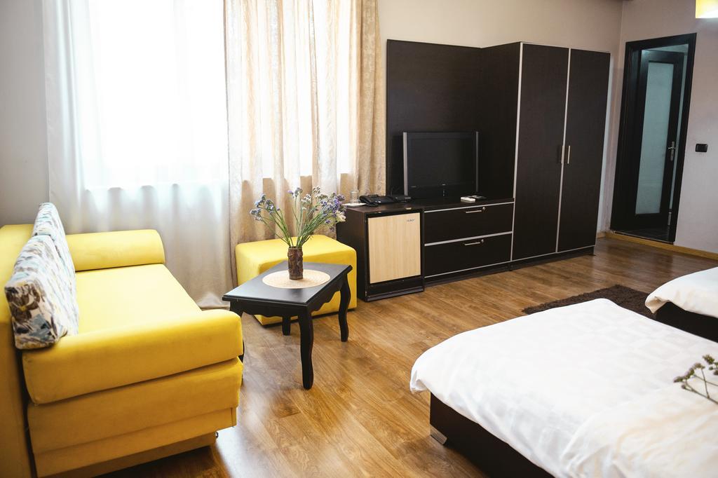Hotel Eagle Tirana Kamer foto