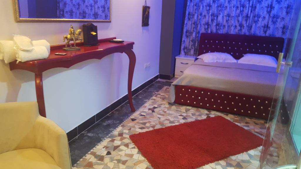 Hotel Eagle Tirana Buitenkant foto