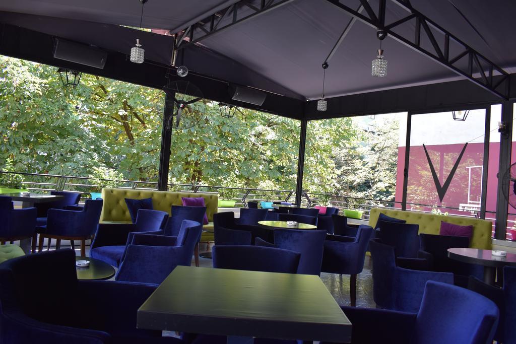 Hotel Eagle Tirana Buitenkant foto
