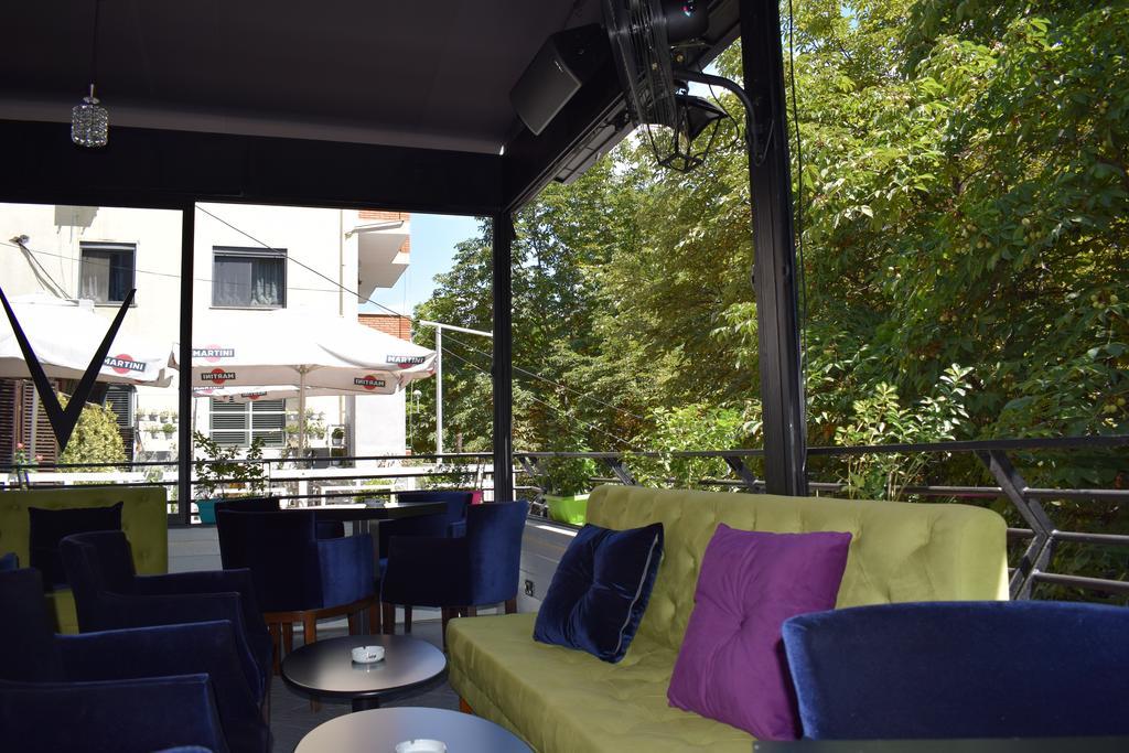 Hotel Eagle Tirana Buitenkant foto