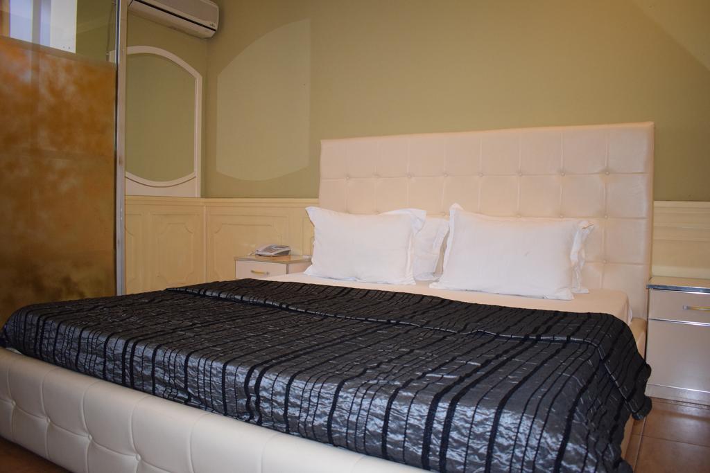 Hotel Eagle Tirana Buitenkant foto