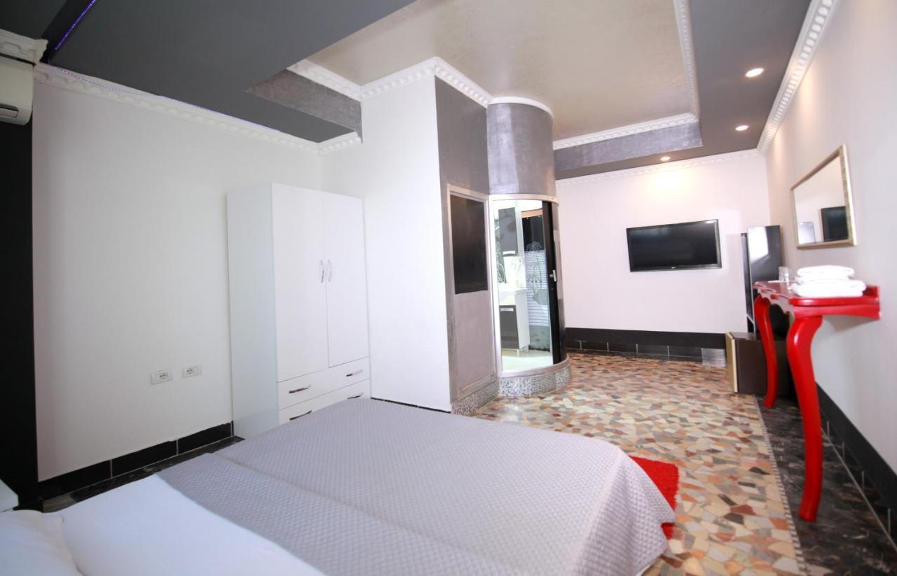 Hotel Eagle Tirana Buitenkant foto