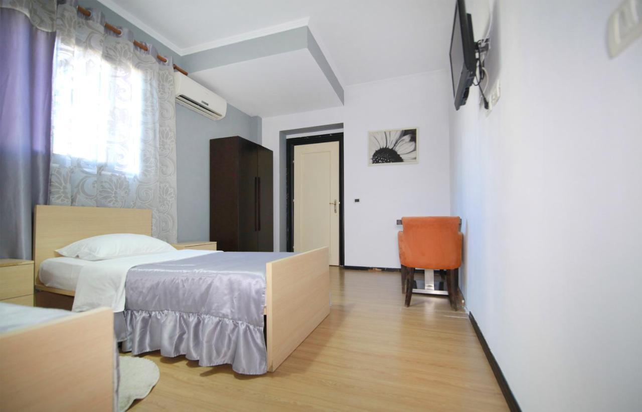 Hotel Eagle Tirana Buitenkant foto