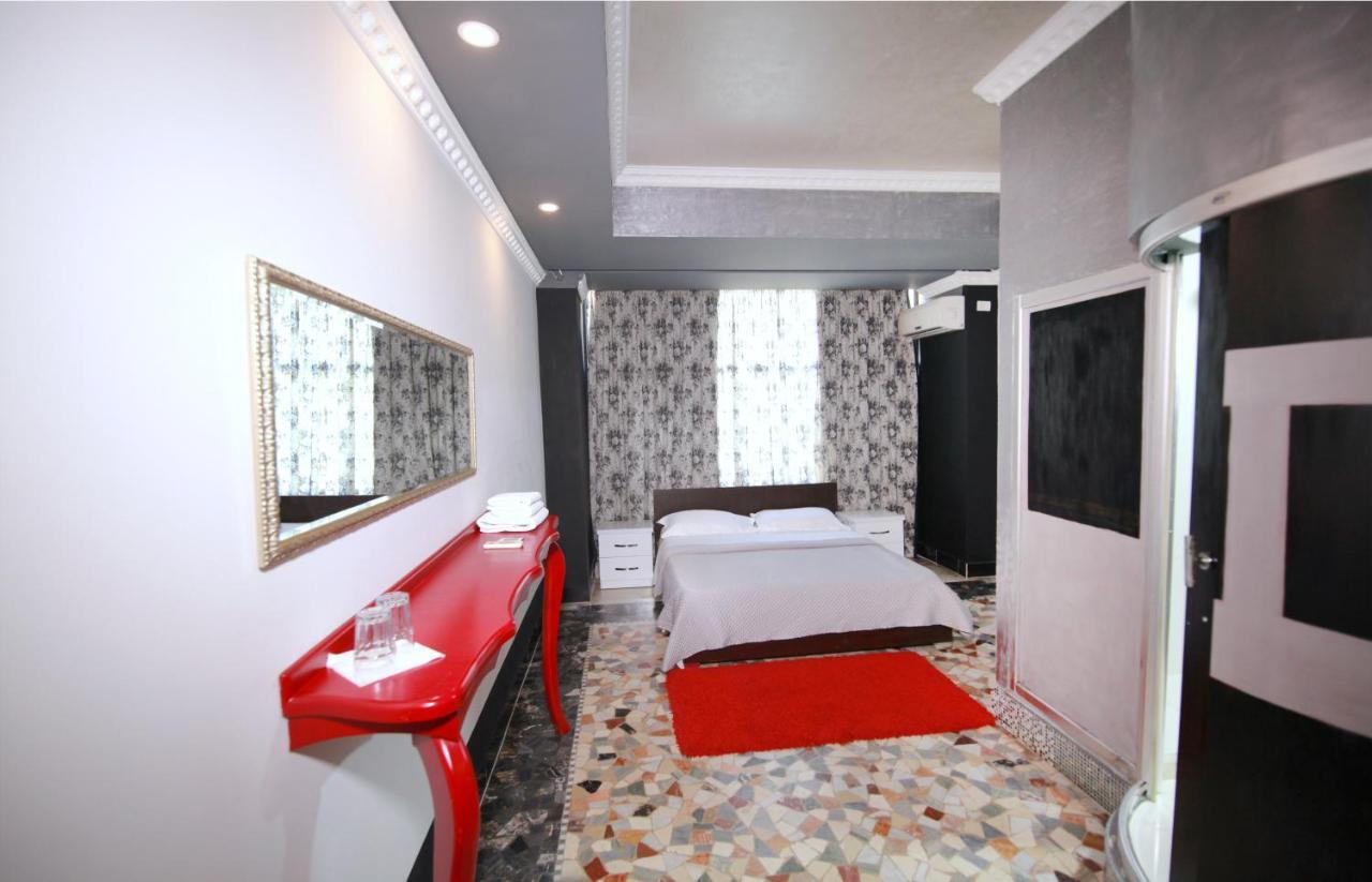 Hotel Eagle Tirana Buitenkant foto