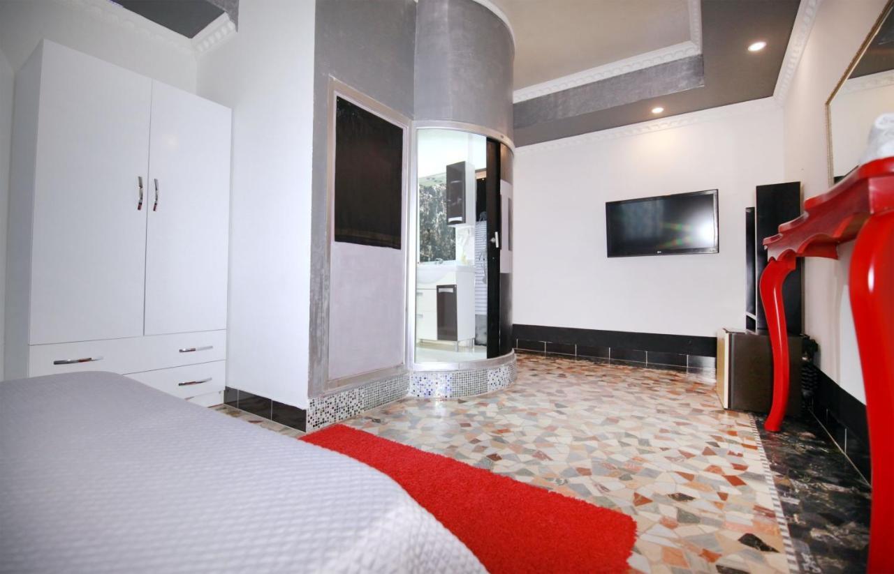 Hotel Eagle Tirana Buitenkant foto