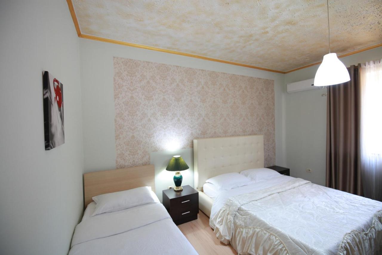 Hotel Eagle Tirana Buitenkant foto