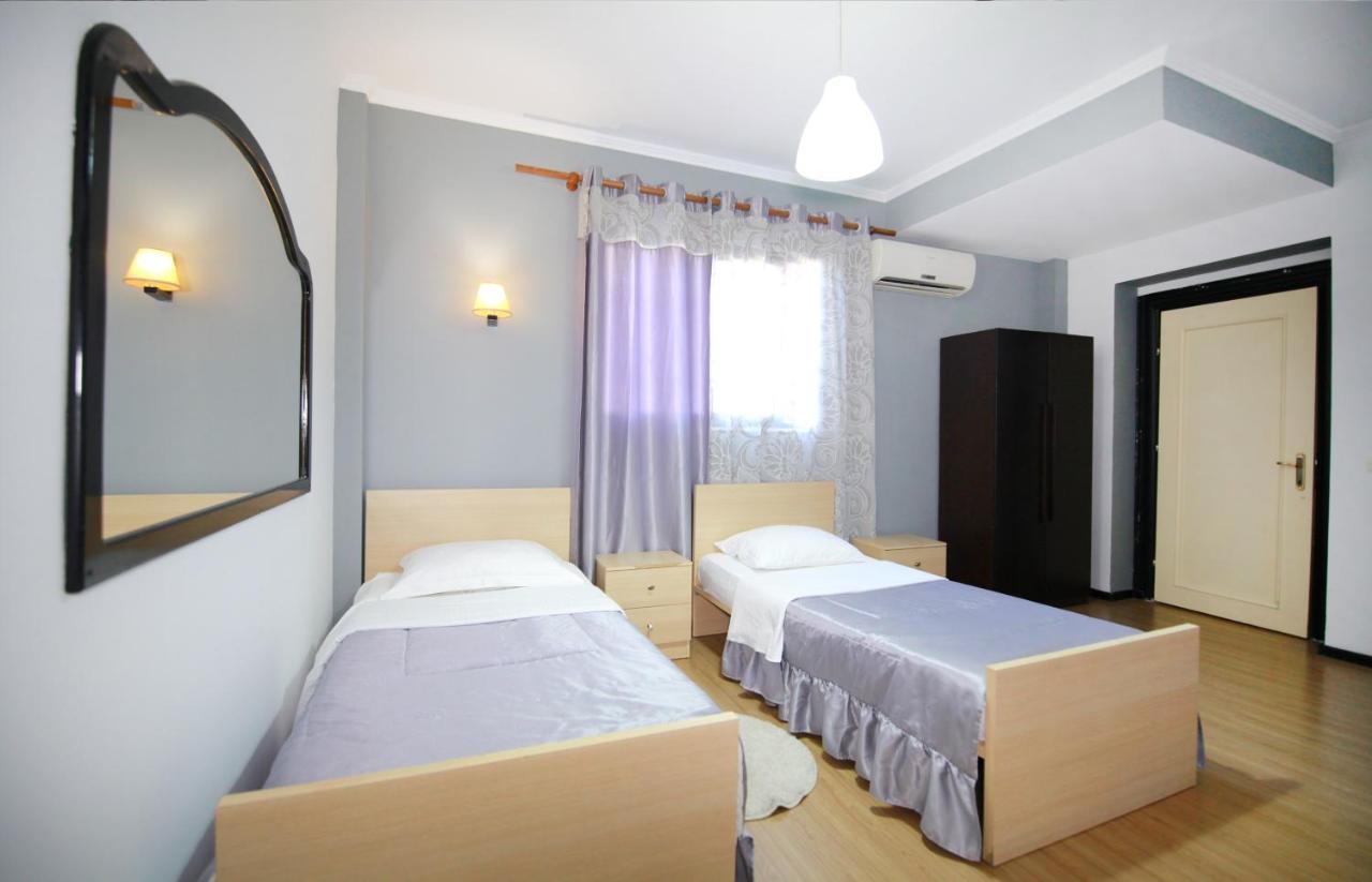 Hotel Eagle Tirana Buitenkant foto
