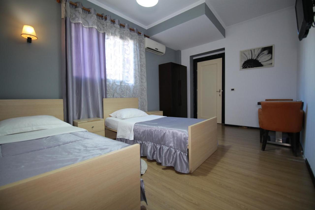 Hotel Eagle Tirana Buitenkant foto
