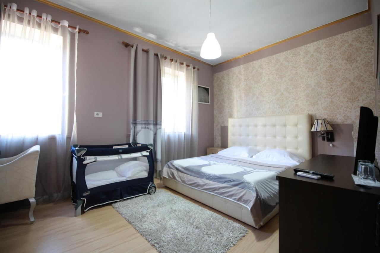 Hotel Eagle Tirana Buitenkant foto